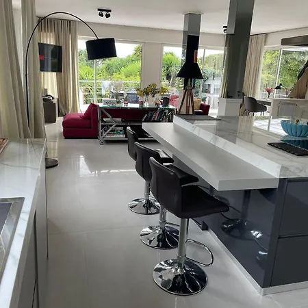 Villa: 15 Mins Walk To & Centre Villa Cannes