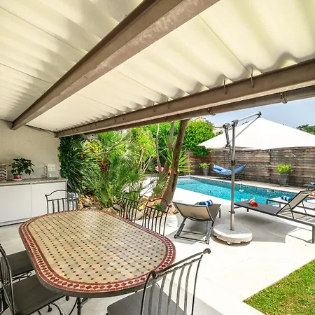 Villa: 15 Mins Walk To & Centre *