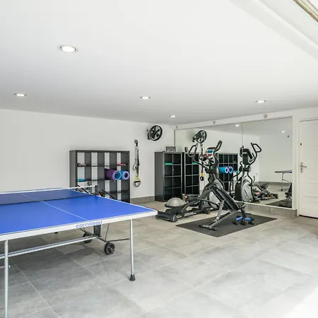 Villa: 15 Mins Walk To & Centre Villa *