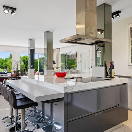 Villa Villa: 15 Mins Walk To & Centre Cannes