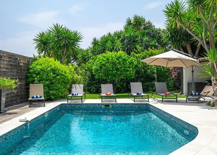 Villa: 15 Mins Walk To & Centre Villa *