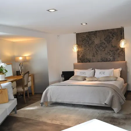 Villa: 15 Mins Walk To & Centre