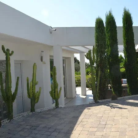 Villa: 15 Mins Walk To & Centre Vila Cannes