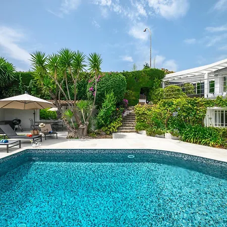 Villa: 15 Mins Walk To & Centre