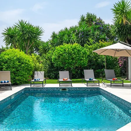 Villa: 15 Mins Walk To & Centre 빌라 *