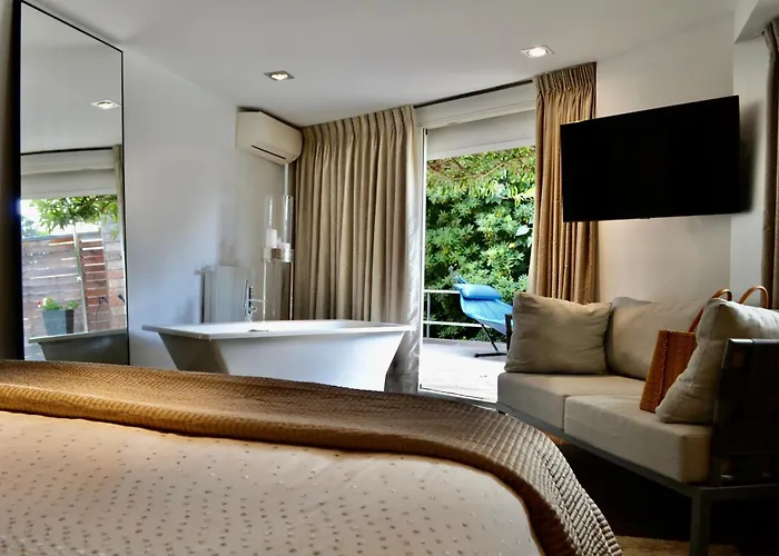 Villa: 15 Mins Walk To & Centre Villa Cannes