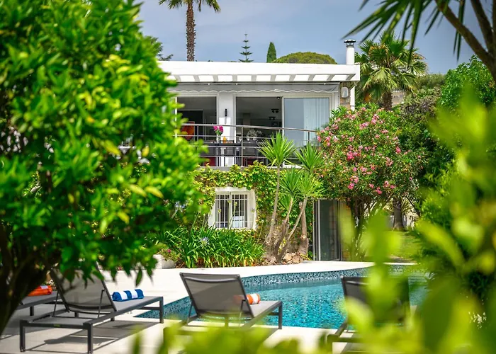 Villa: 15 Mins Walk To & Centre Cannes