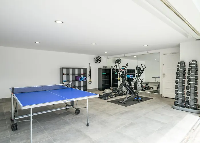 Villa: 15 Mins Walk To & Centre Villa *