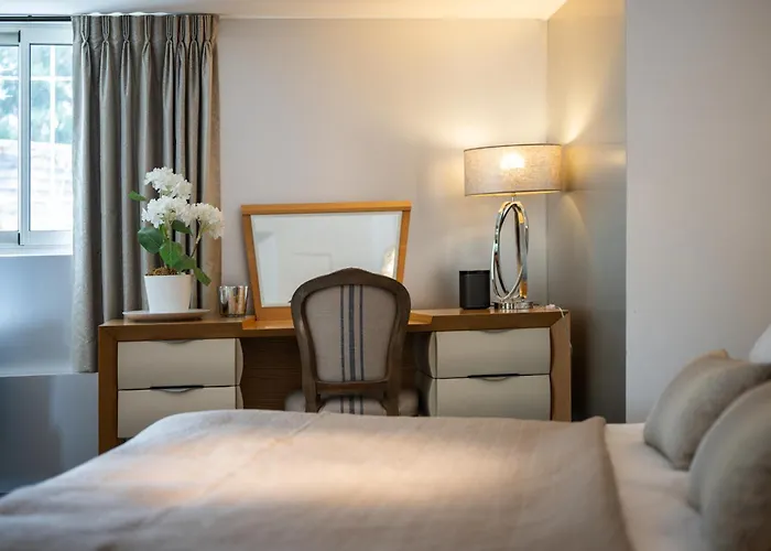 Villa: 15 Mins Walk To & Centre Cannes