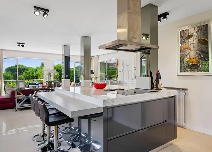 Villa Villa: 15 Mins Walk To & Centre Cannes