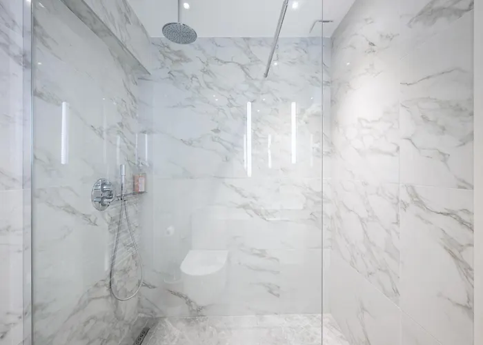 Villa: 15 Mins Walk To & Centre Cannes