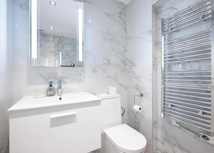 Villa: 15 Mins Walk To & Centre Villa