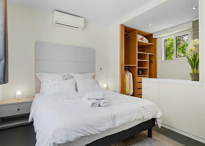 Villa: 15 Mins Walk To & Centre Villa Cannes