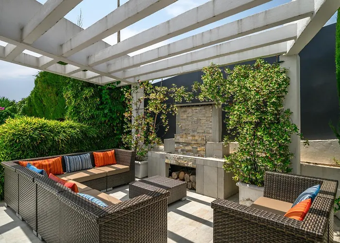 Villa: 15 Mins Walk To & Centre Villa *