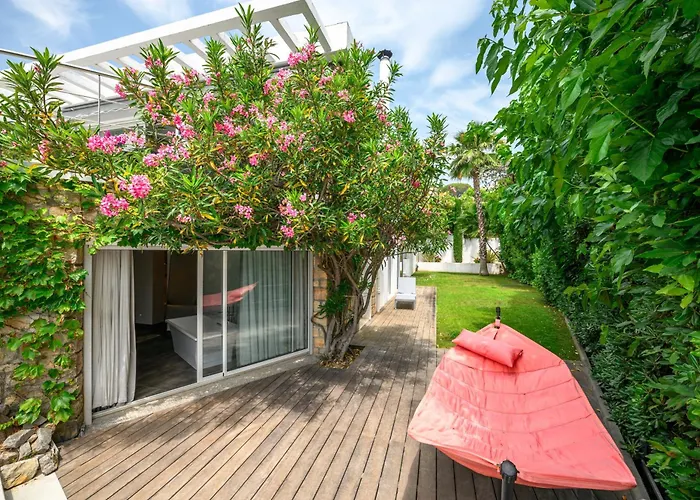 Villa: 15 Mins Walk To & Centre Villa Cannes