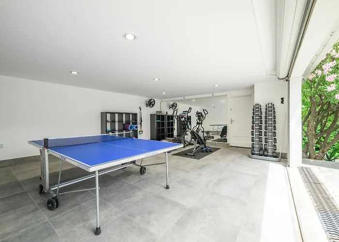 Villa: 15 Mins Walk To & Centre Villa *